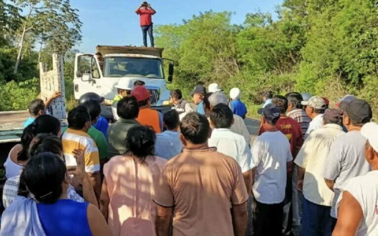 Ejidatarios de Kantunilkín frenan trabajo de la CFE; exigen indemnizaciones por predios afectados (Quintana Roo)