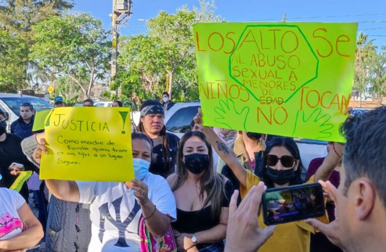 Padres de familia se manifiestan por violación a niña en kínder de Aguascalientes