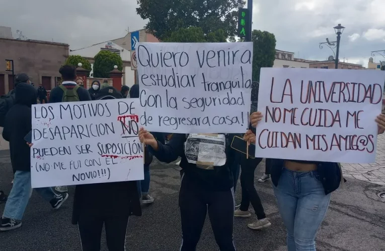 En SLP, estudiantes protestan por la desaparición de una compañera