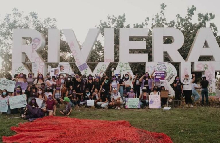 Marcha en Bahía por el día de Erradicación de Violencia contra la Mujer (Nayarit)