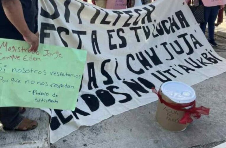 Con excremento frente al Poder Judicial de la Federación, yucatecos piden suspensión definitiva de las granjas porcícolas (Yucatán)