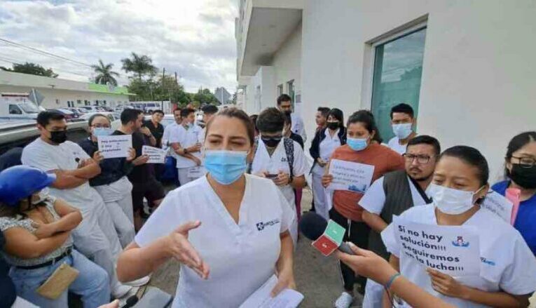 Crece conflicto en hospital privado: Se suman trabajadores de Costamed Cozumel a manifestación para exigir mejores condiciones laborales  (Quintana Roo)