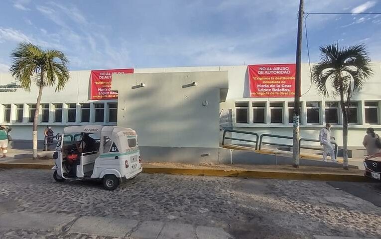 Exigen destituir a encargada de dirección en IMSS Manzanillo (Colima)