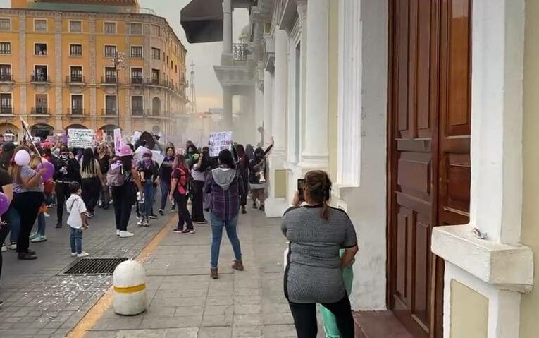 Nayarit: Colectivos feministas marchan por la violencia que se ejerce contra ellas