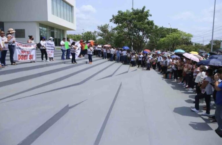 Maestros de educación indígena de Yucatán protestan contra ley de AMLO