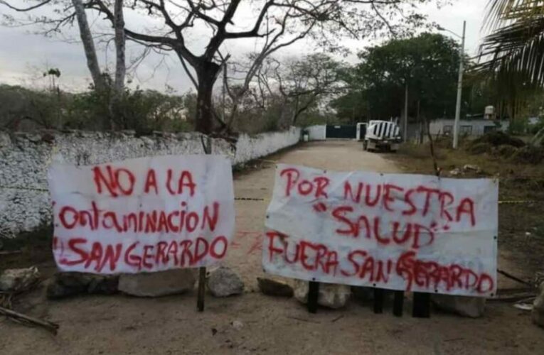 Hartos de los malos olores, bloquean granja en Santa María Chi (Yucatán)