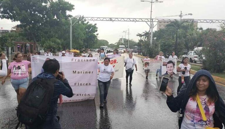 “Francisca vive, la lucha sigue”: Marchan madres en Cancún por mujer desaparecida hace tres años (Quintana Roo)