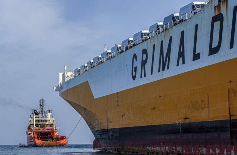 Un barco gigantesco daña un arrecife frente al puerto de Sisal, Yucatán