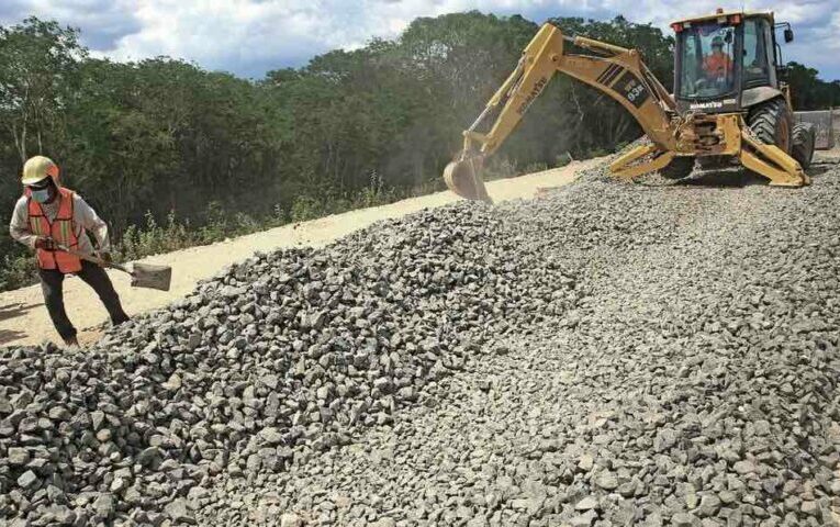 Tiran suspensión judicial para el desembarco de balasto para Tren Maya