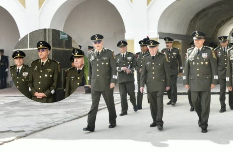Salvador Cienfuegos reaparece en ceremonia militar en Veracruz