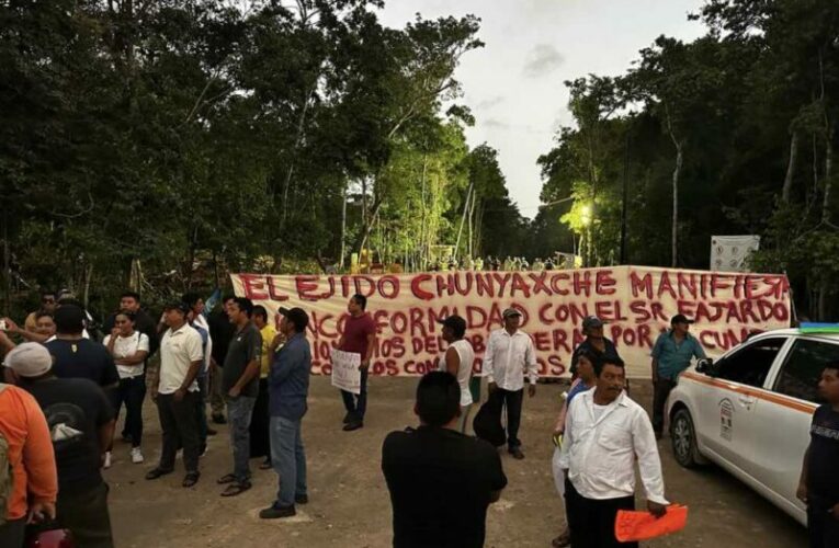 Exigen regularización de casi 6 mil hectáreas de tierras: Bloquean ejidatarios de Chunyaxché Aeropuerto Internacional de Tulum (Quintana Roo)
