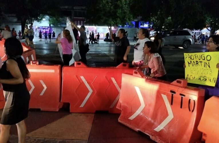 Cansadas de “palabras vacías”: Bloquean ‘Madres Buscadoras’ la avenida Tulum de Cancún, tras rechazar disculpa pública; lanzan huevos a funcionarios (Quintana Roo)