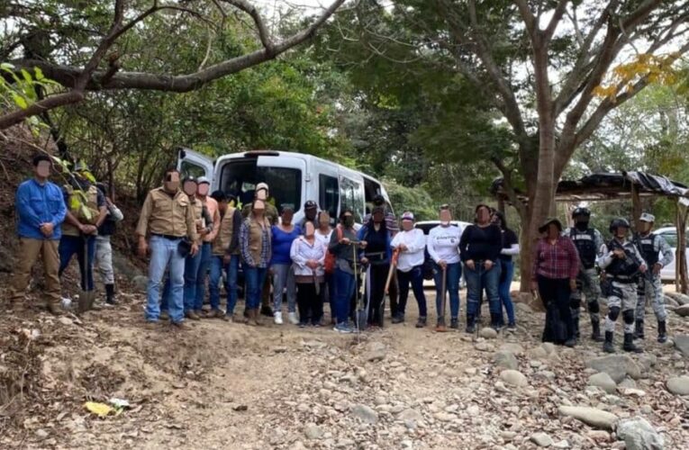 Madres buscadoras y familiares realizan búsqueda de desaparecidos en El Guamúchil