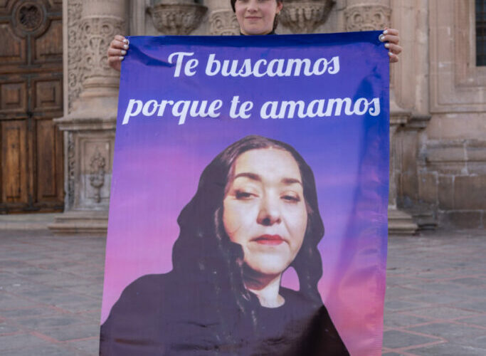 “Porque los amamos”, familias marchan en San Valentín por personas desaparecidas