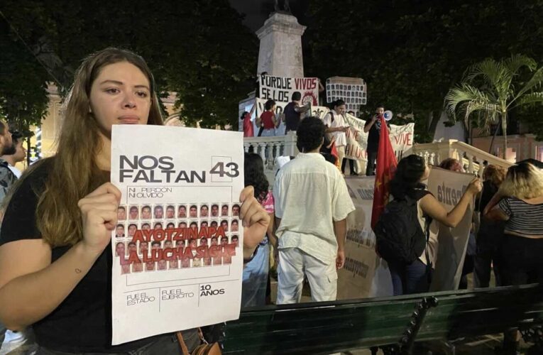 Marchan por Ayotzinapa: No nos cansaremos de decir que fue el Estado (Yucatán)
