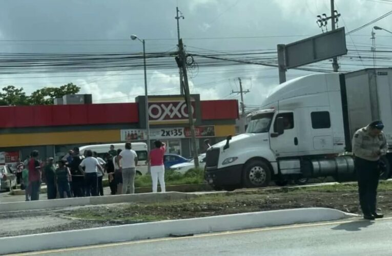Vecinos bloquean la carretera Mérida-Umán por falta de electricidad (Yucatán)