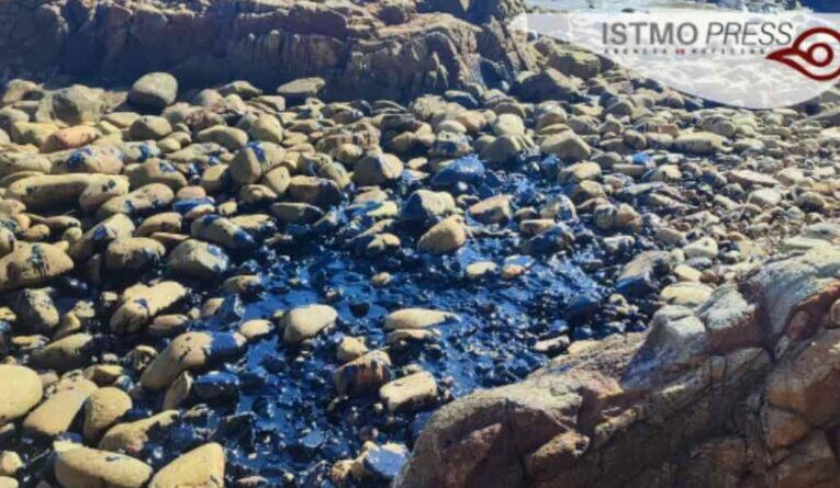 Por enésima ocasión Pemex contamina con aguas negras la playa “La Ventosa” en Salina Cruz, Oaxaca denuncian pescadores