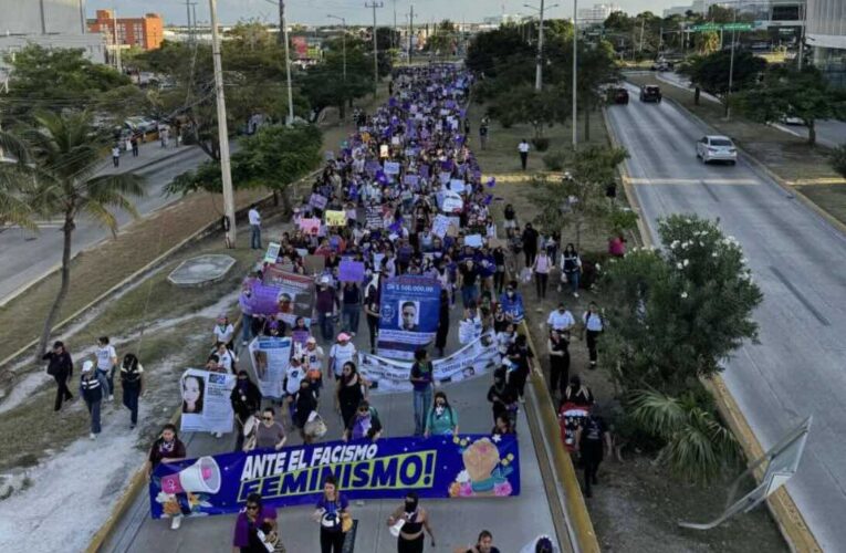 Marchan por el 8M alrededor de 5 mil mujeres en Cancún; exigen fin a la violencia de género (Quintana Roo)