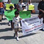 "Maestros, no están solos en su lucha": Se manifiestan padres de familia de escuelas rurales en solidaridad con docentes que buscan modificar propuesta original de reforma a Ley del ISSSTE
