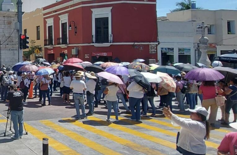 Maestros protestan en Mérida e intentan arrollarlos (Yucatán)