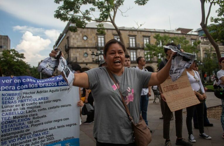 Familias buscadoras denuncian abandono estatal tras hallazgo de megafosa en Zapopan (Jalisco)