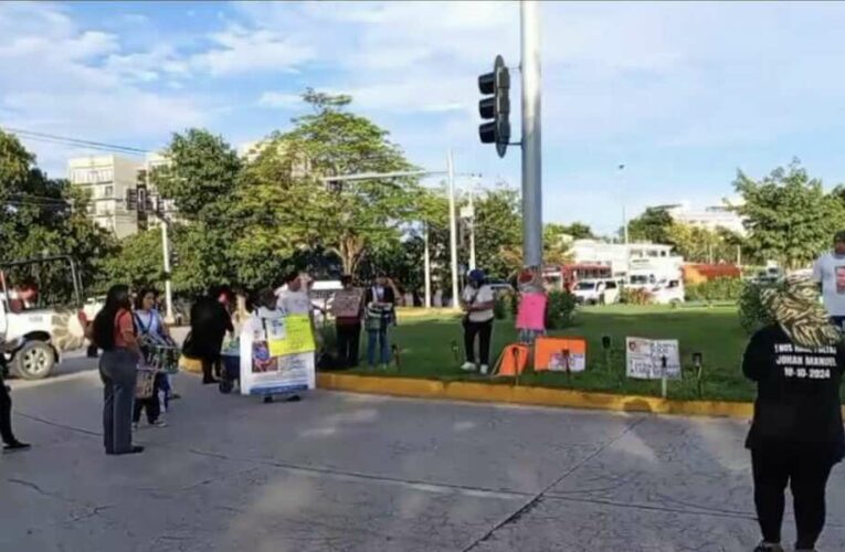 Marchan en Cancún por desapariciones en memoria de la Masacre de Tlatelolco (Quintana Roo)